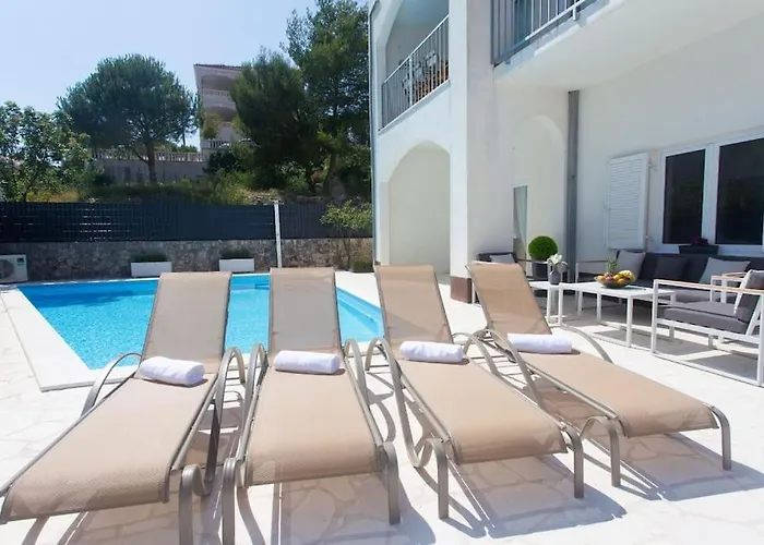 Luxury Villa, 40 Sqm Heated Private Pool, Gym, Seaview, 200m To Beach, 7 Bedrooms * Trogir