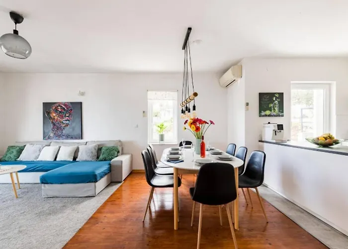 Villa Luxury Villa, 40 Sqm Heated Private Pool, Gym, Seaview, 200m To Beach, 7 Bedrooms Trogir