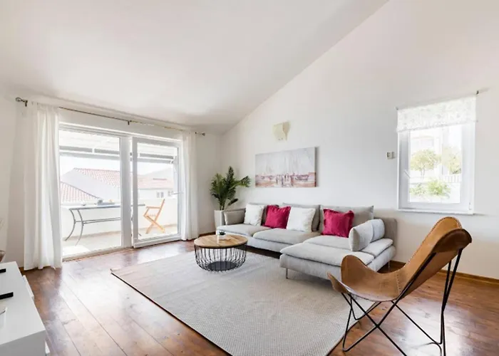 Villa Luxury Villa, 40 Sqm Heated Private Pool, Gym, Seaview, 200m To Beach, 7 Bedrooms Trogir