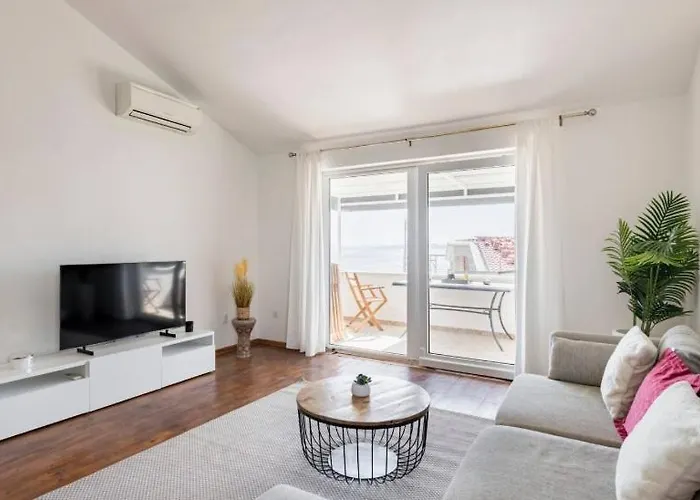 Luxury Villa, 40 Sqm Heated Private Pool, Gym, Seaview, 200m To Beach, 7 Bedrooms Villa