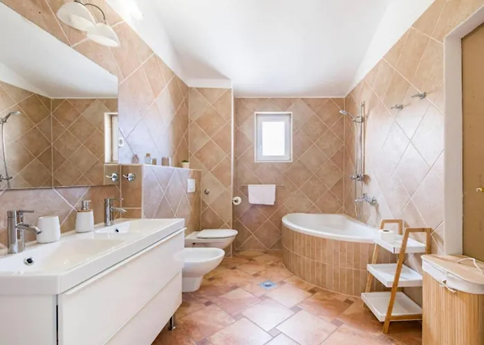 Villa Luxury Villa, 40 Sqm Heated Private Pool, Gym, Seaview, 200m To Beach, 7 Bedrooms